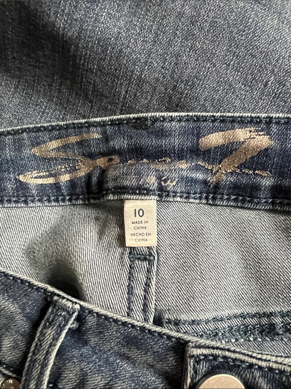 Seven7 Women’s Distressed Jean Shorts Size 10 - Picture 6 of 7